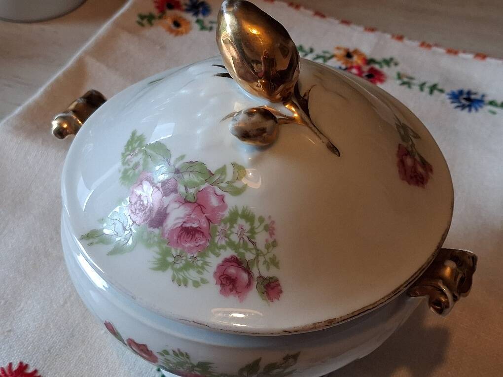 Antique porcelain sweet box from Limoges - William Guérin