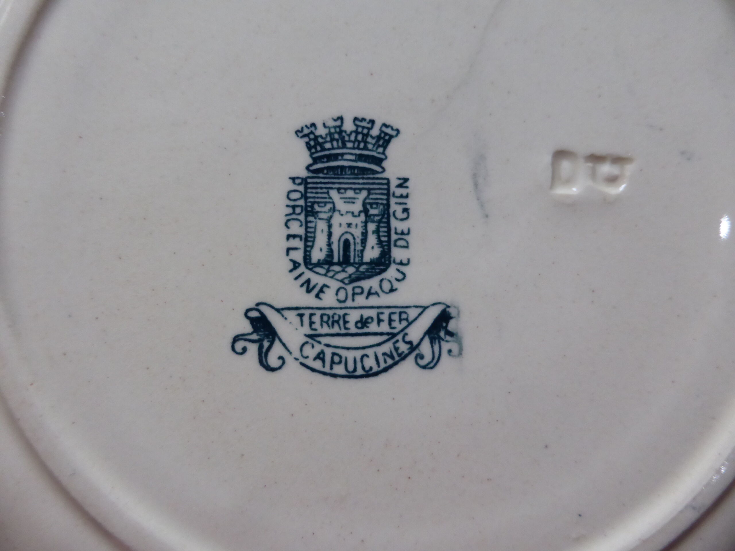 6 Gien iron earth plates