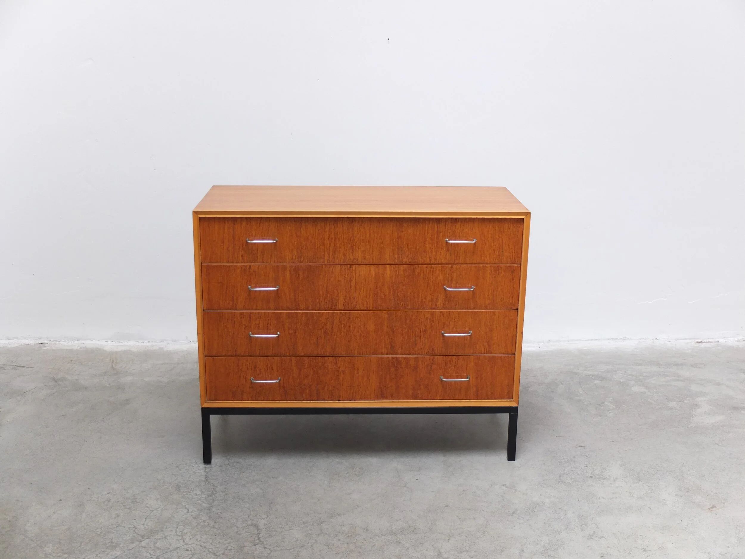 Commode des années 50 dans le style de Jos De Mey.