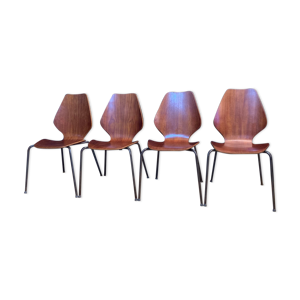 Un ensemble de quatre