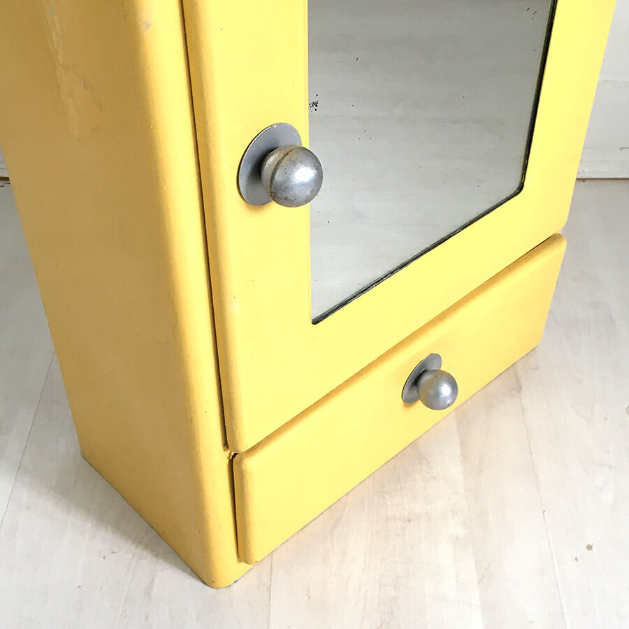 Vintage medicine cabinet 60