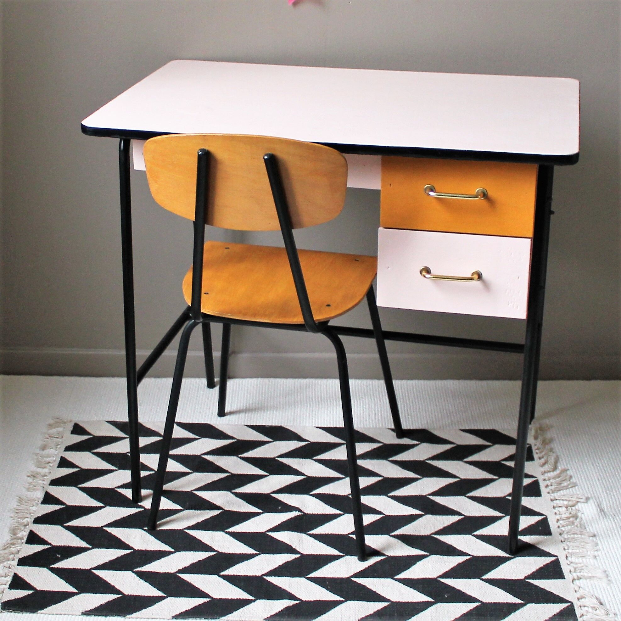 Bureau & chaise des années vintage