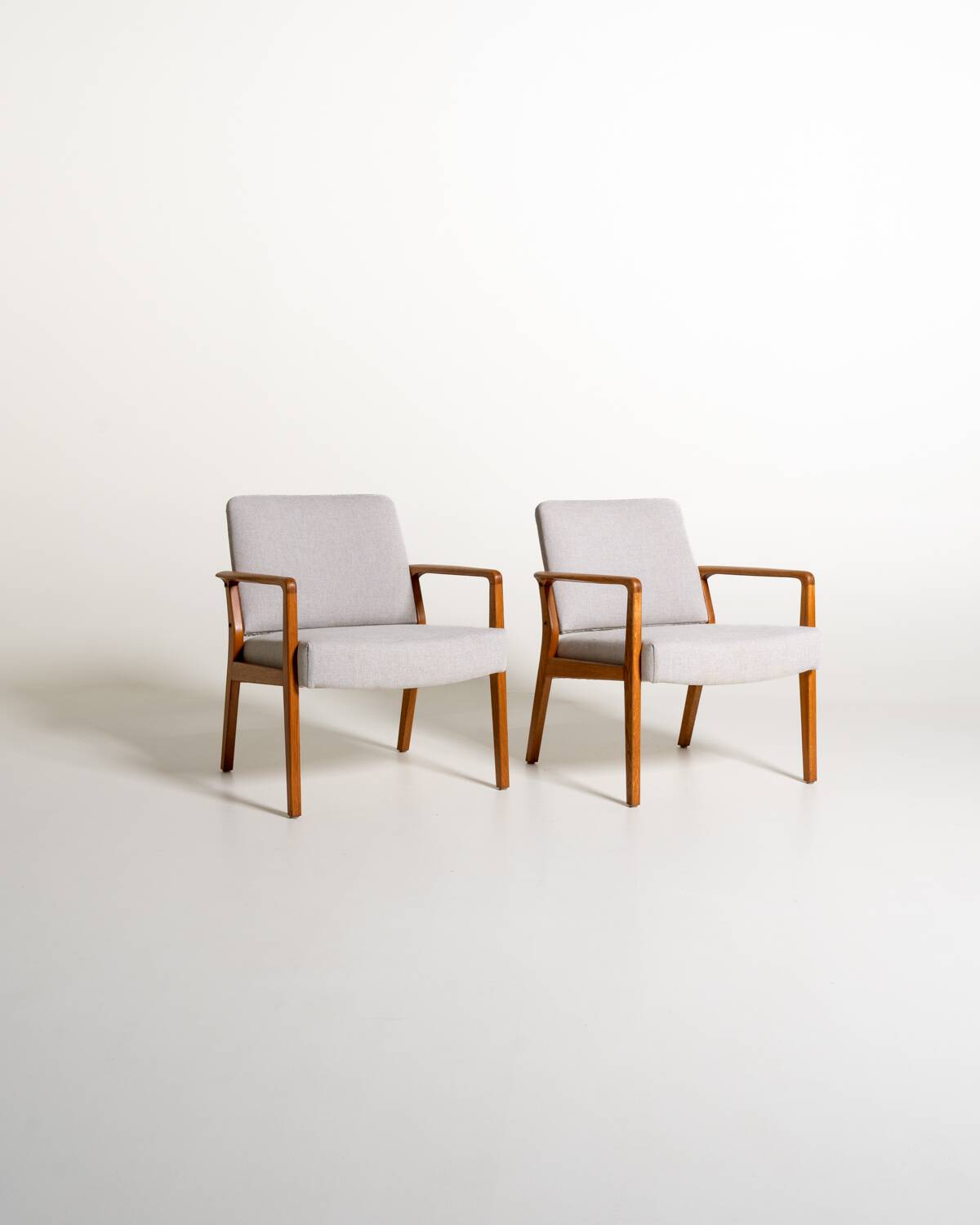 Paire de fauteuils en chêne scandinave, années 1960