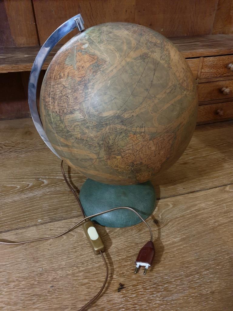 PerrinA Bright Earth Globe