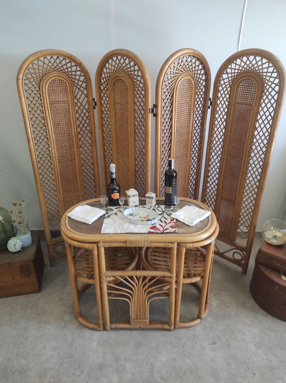 Salon rotin vintage et paravent
