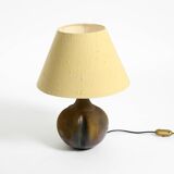 Très belle lampe de table en céramique des années 1960 avec abat-jour en tissu d'origine.