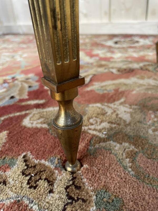 Table basse ovale de style Louis XVIen laiton et marbre