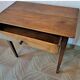 Petite table antiquaire noyer