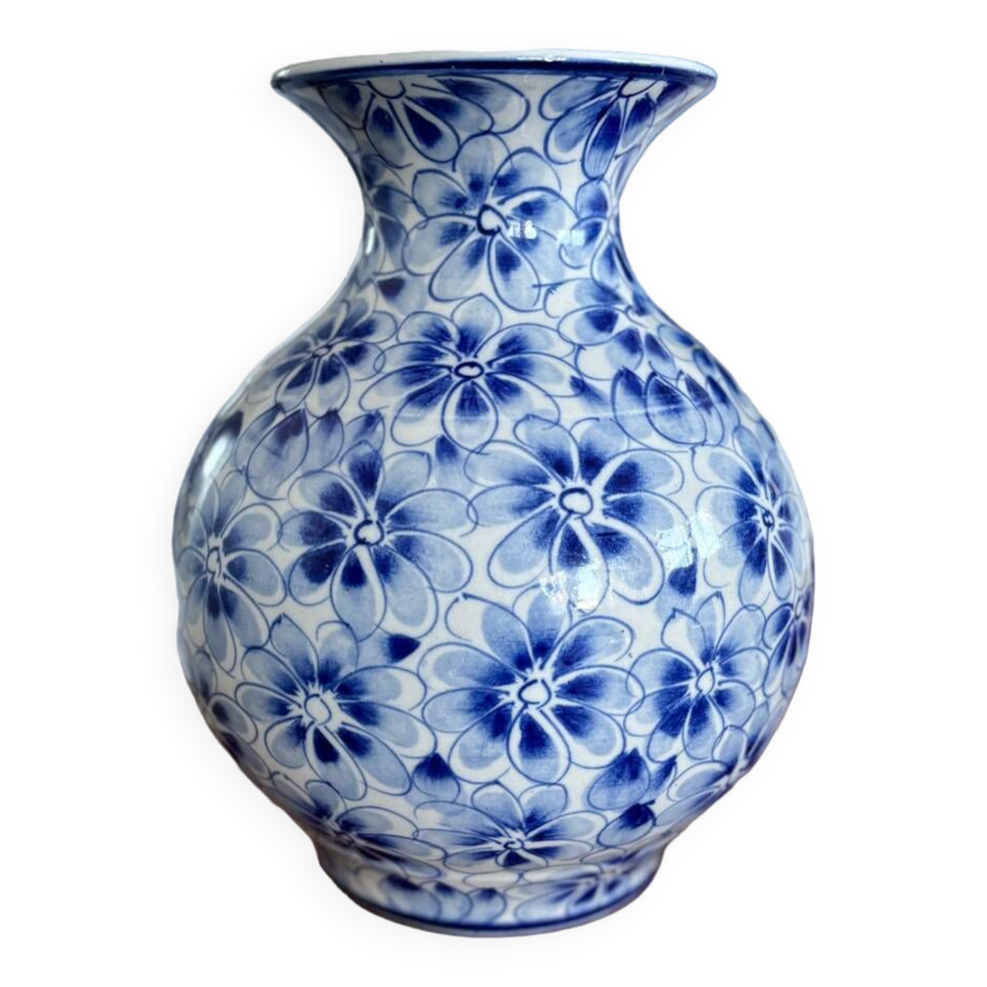 Blue and white ceramic vase with floral pattern in the shape of a vintage ball