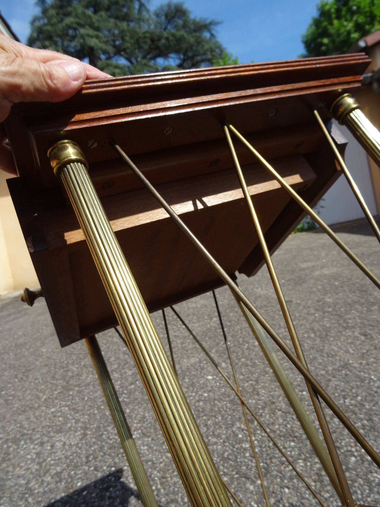 Table d'appoint néo classique bois et laiton an 70