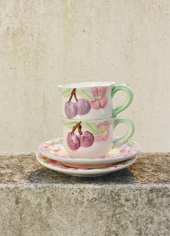 Barbotine cherry cups
