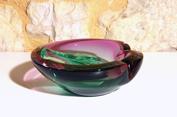 Cendrier avec pilon en verre vert et fushia, Murano Sommerso, 17x6cm