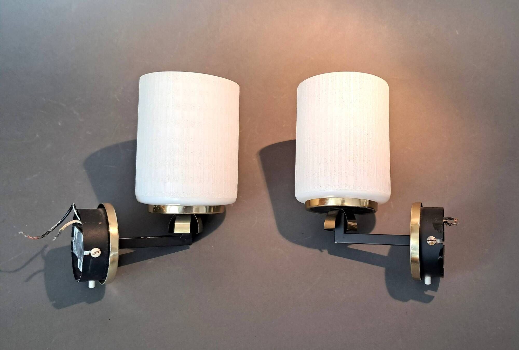 Pair of wall lights in gilded brass, black metal and opaline, 1960