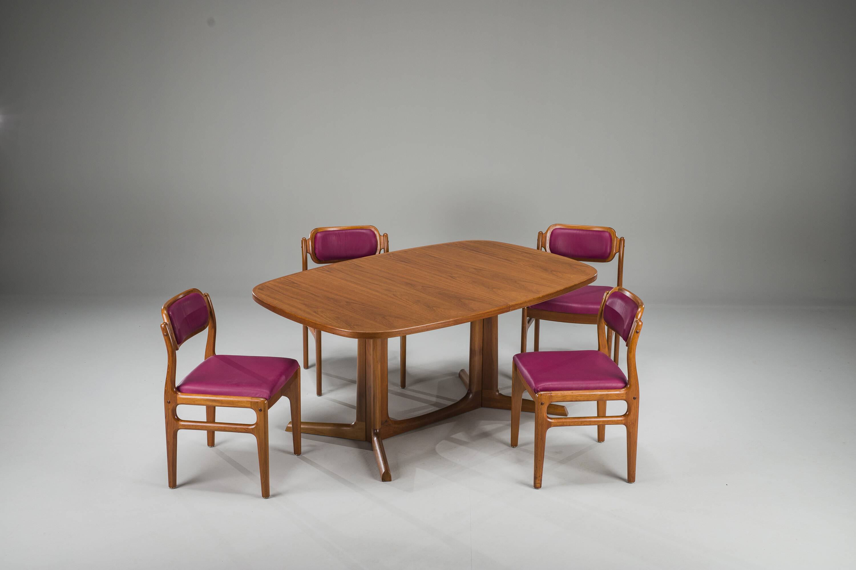 4 chaises en teck par Johannes Andersen pour Uldum