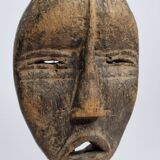 Masque passeport Dan ancien en bois sculpté 15 cm, avec support