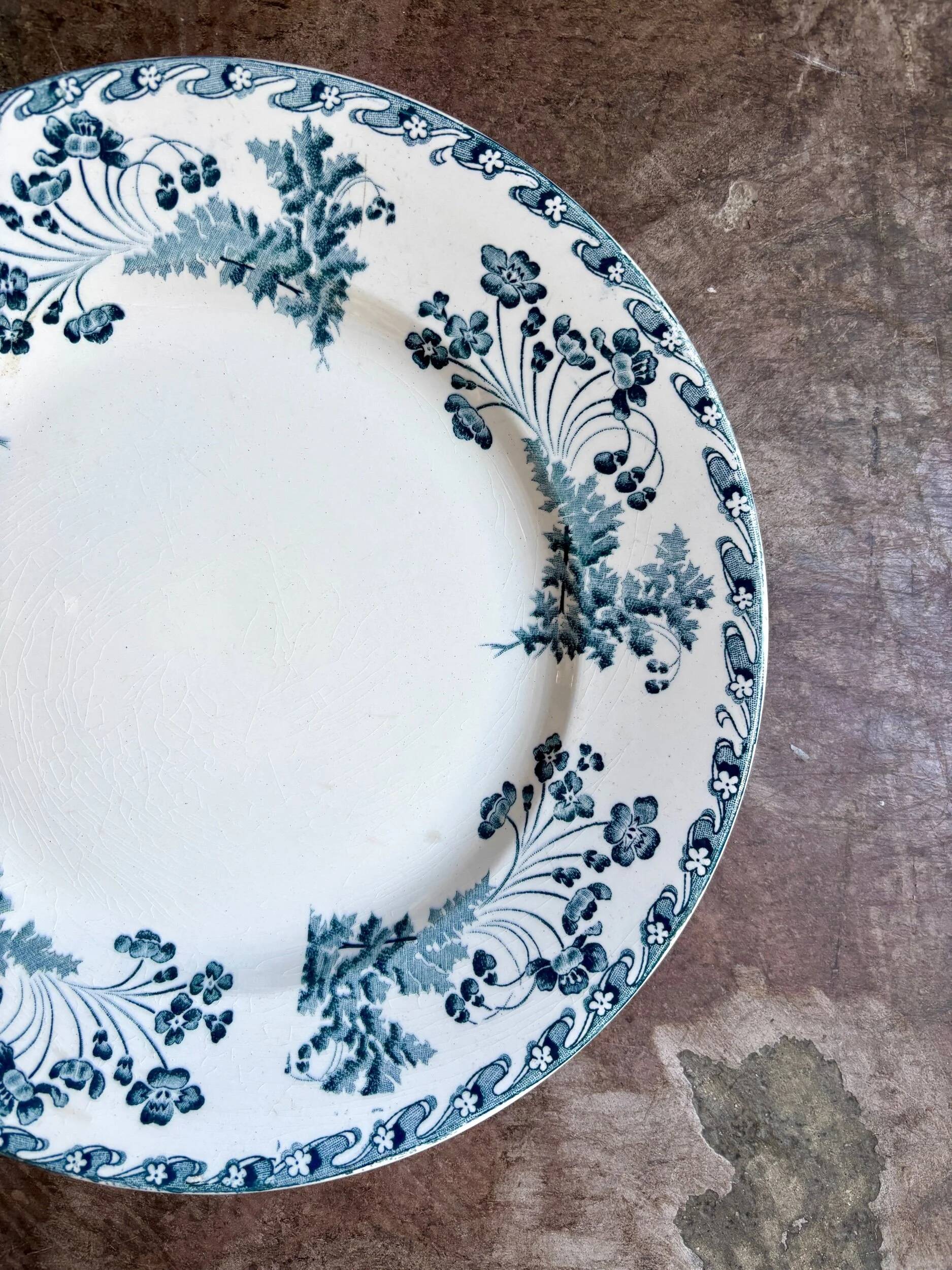 Round plate Longwy in blue ironstone, "Chartres" service.