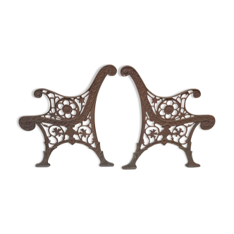 Paire de pieds de banc en fonte