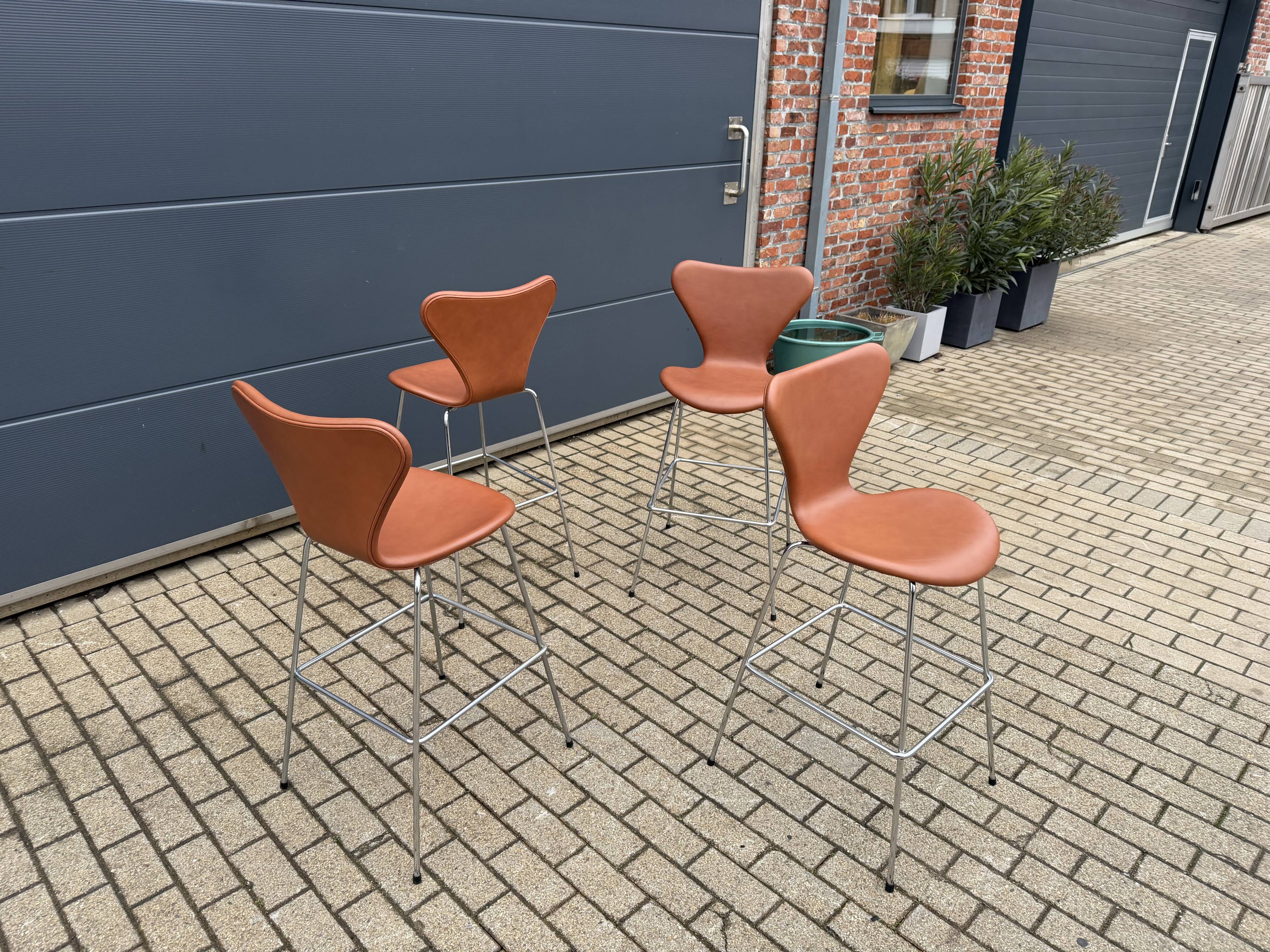 Fritz Hansen Series 7 Bar Stools Arne Jacobsen