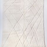 Tapis berbère marocain Beni Ouarain écru uni à losanges gravés 300x200cm