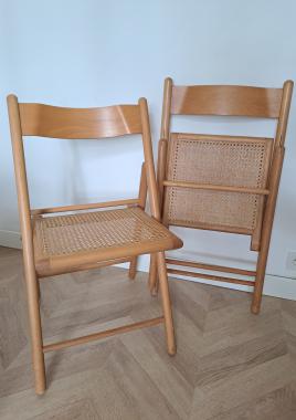 2 folding chairs canned