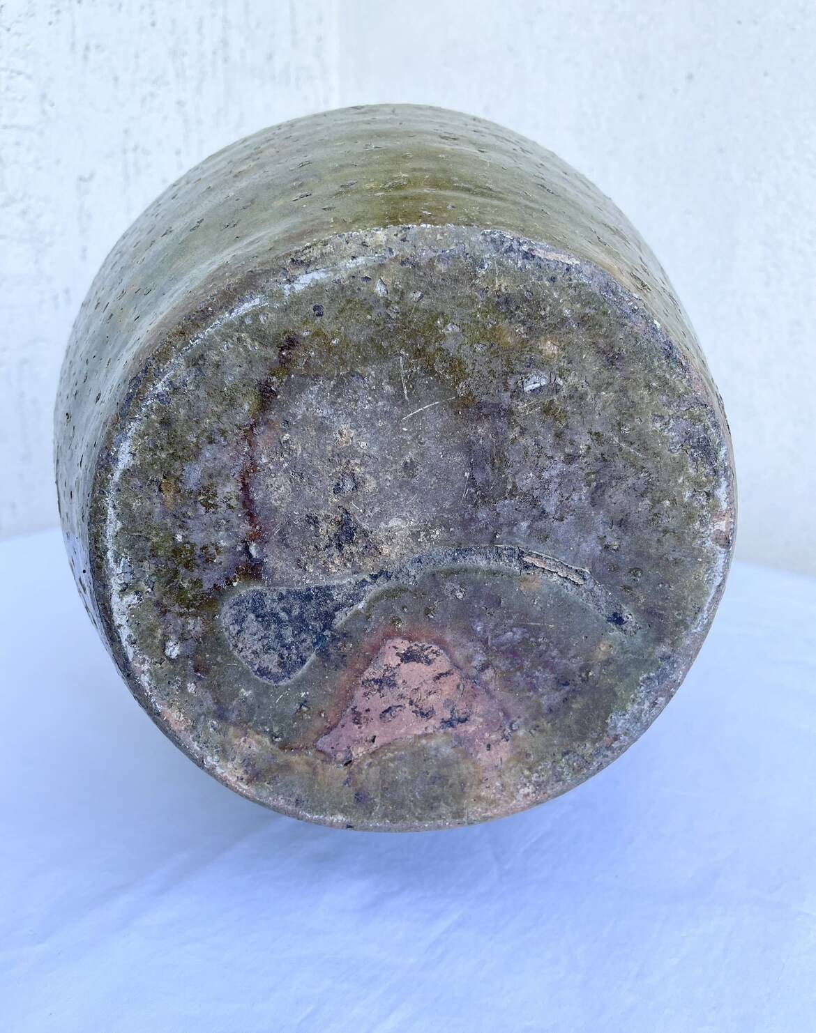 Ancient oil jar in glazed terracotta, khaki green — Auvergne, Lezou