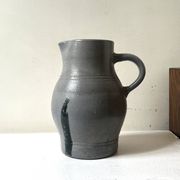 Grand pichet en céramique en grès émaillé gris – artisanat France vers 1970