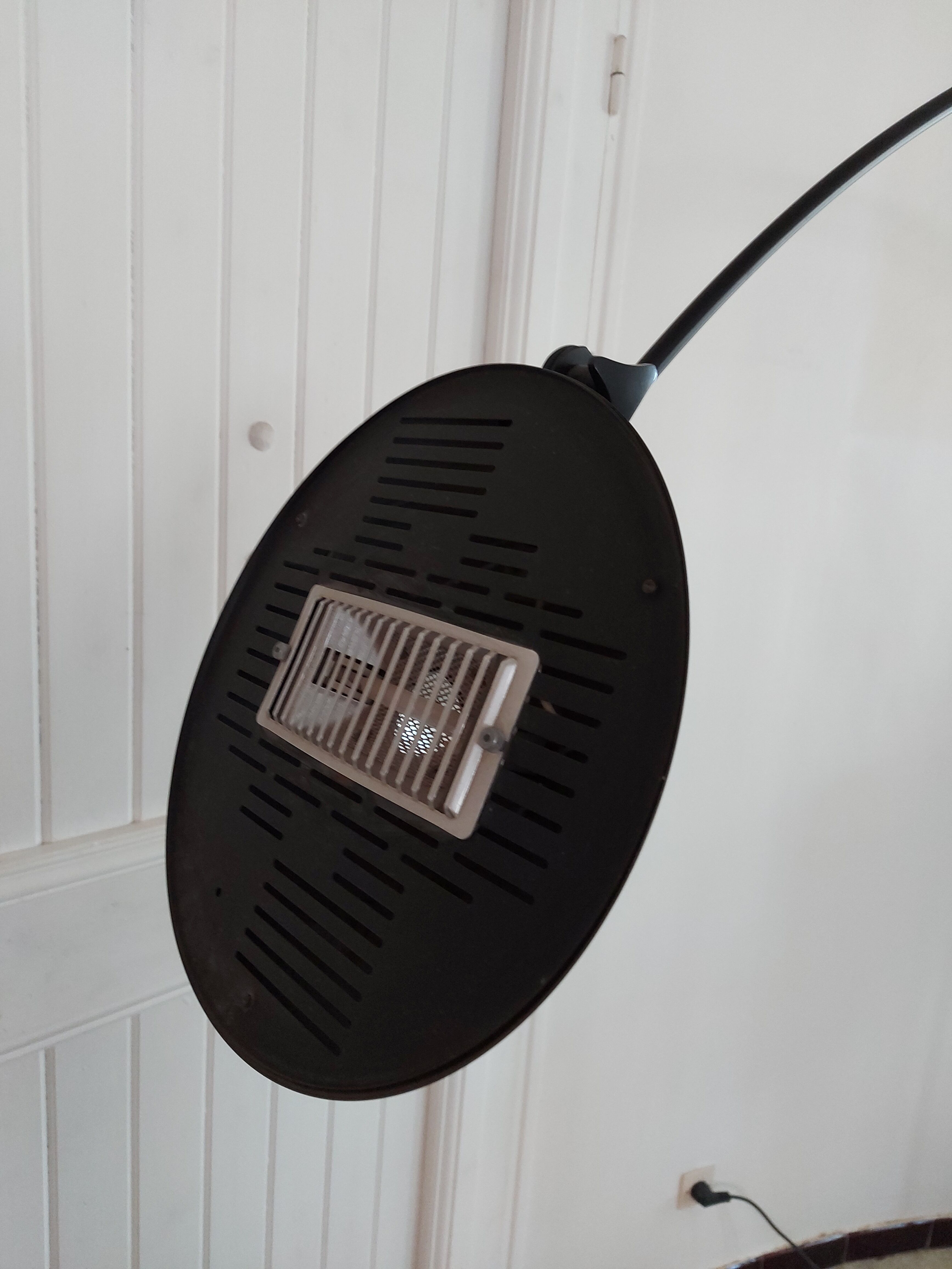 Lampadaire noir arqué Leonardo Marelli pour Estiluz vintage 1980'S