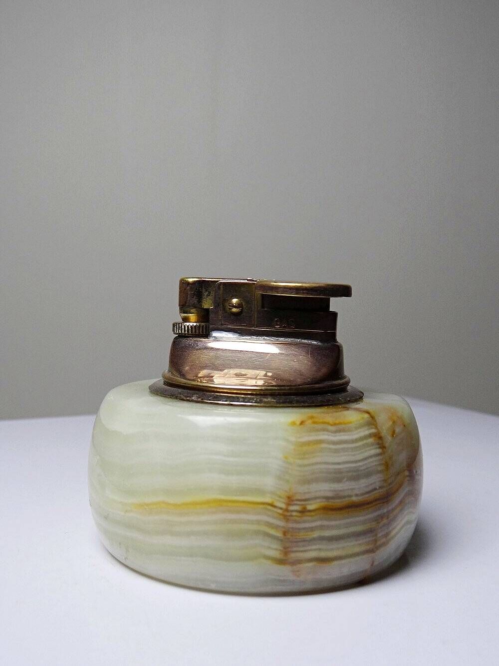 Small vintage copper and onyx table lighter, gold-plated metal and copper, 1960s-1970s