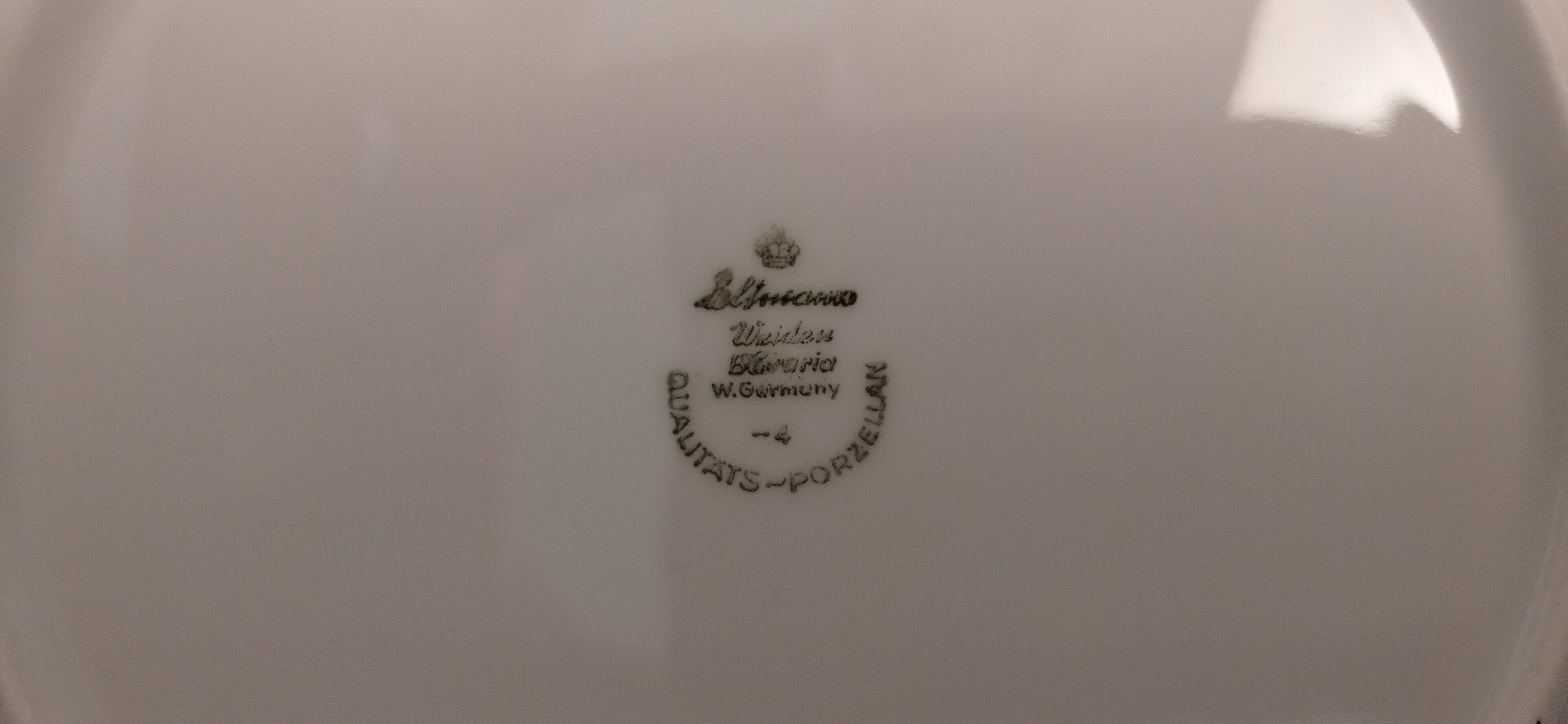 Porcelain deep plates with floral decoration