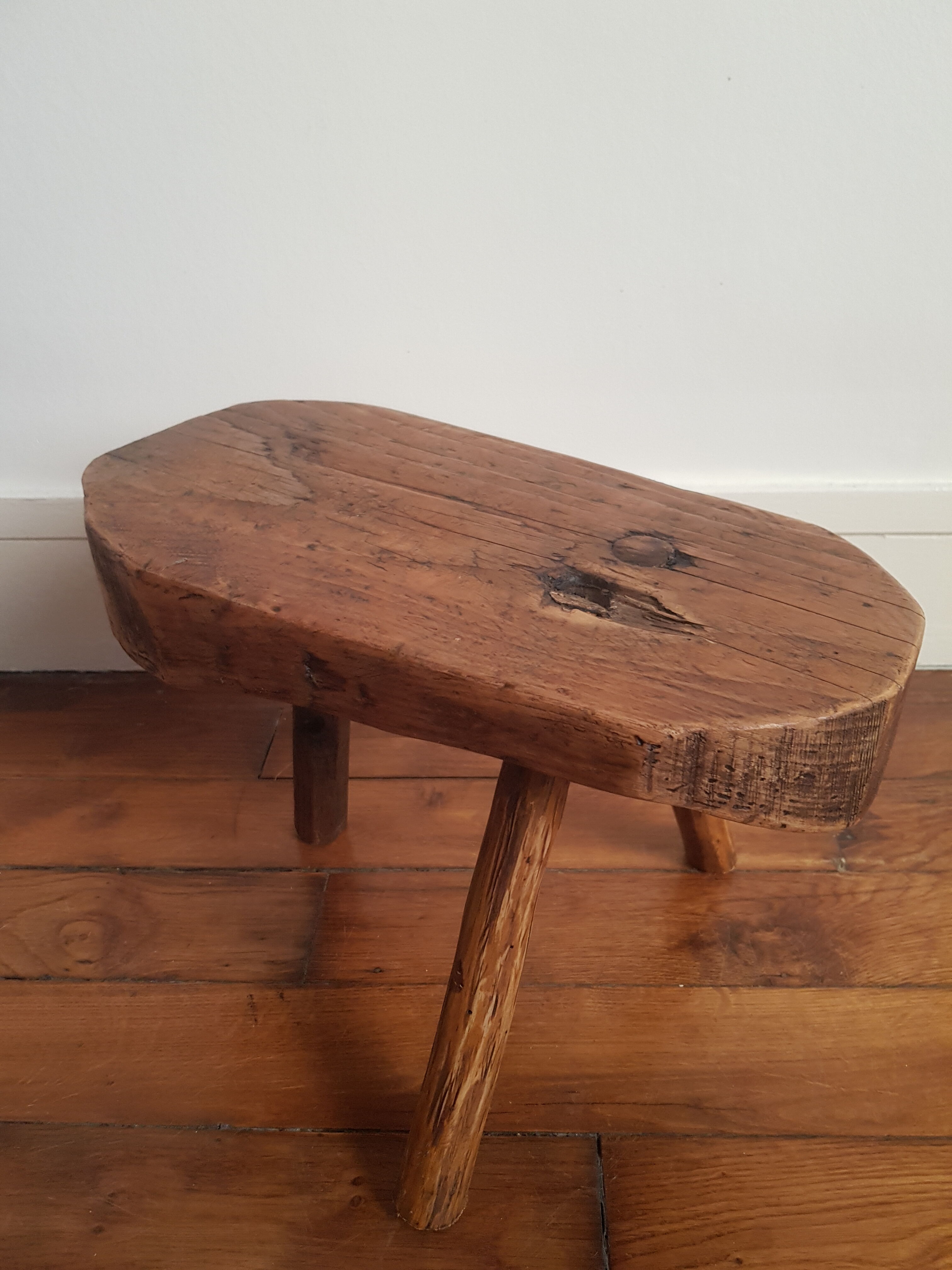 Vintage tripod stool low