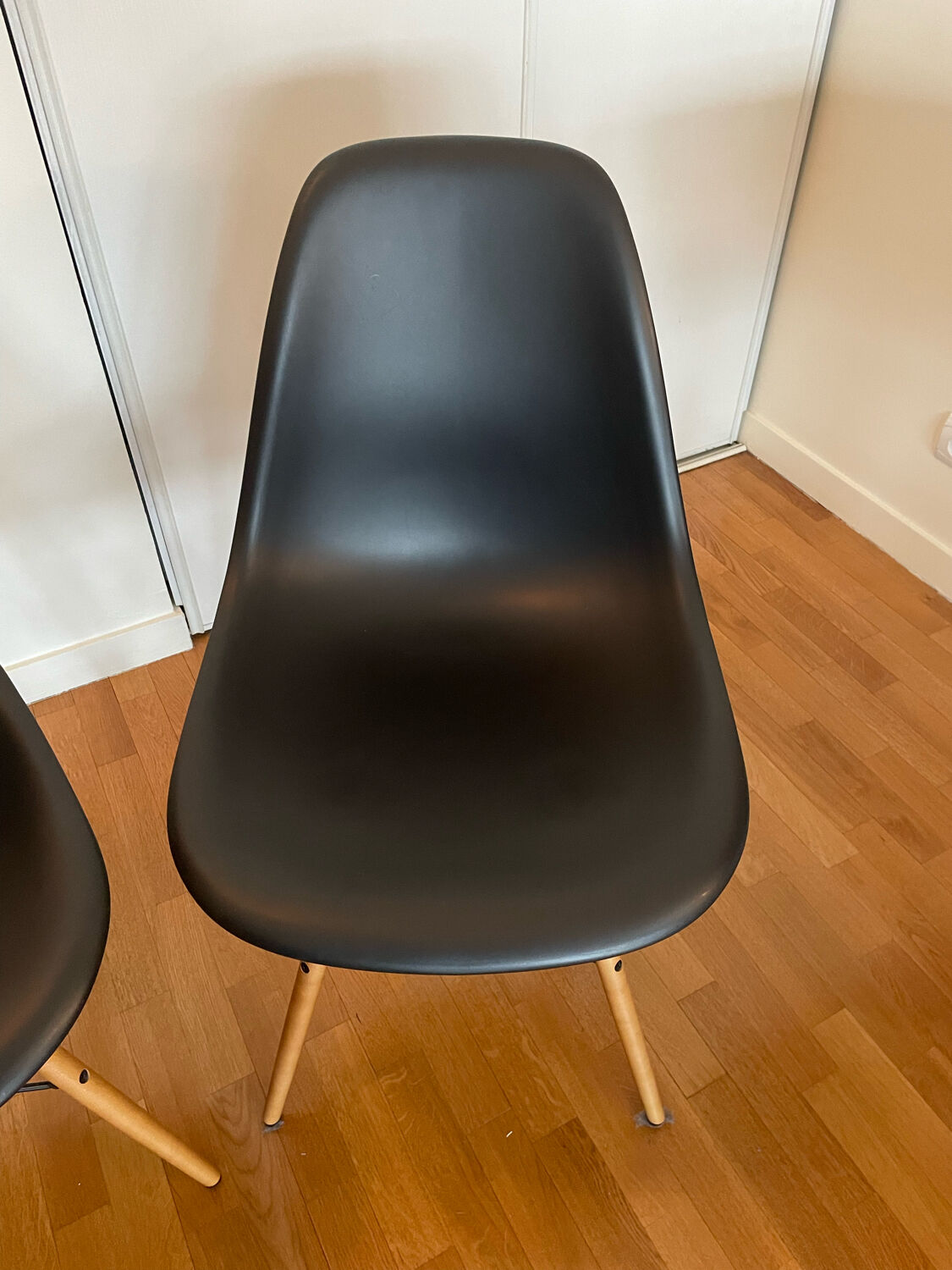 DSW Eames chairs éditon Vitra