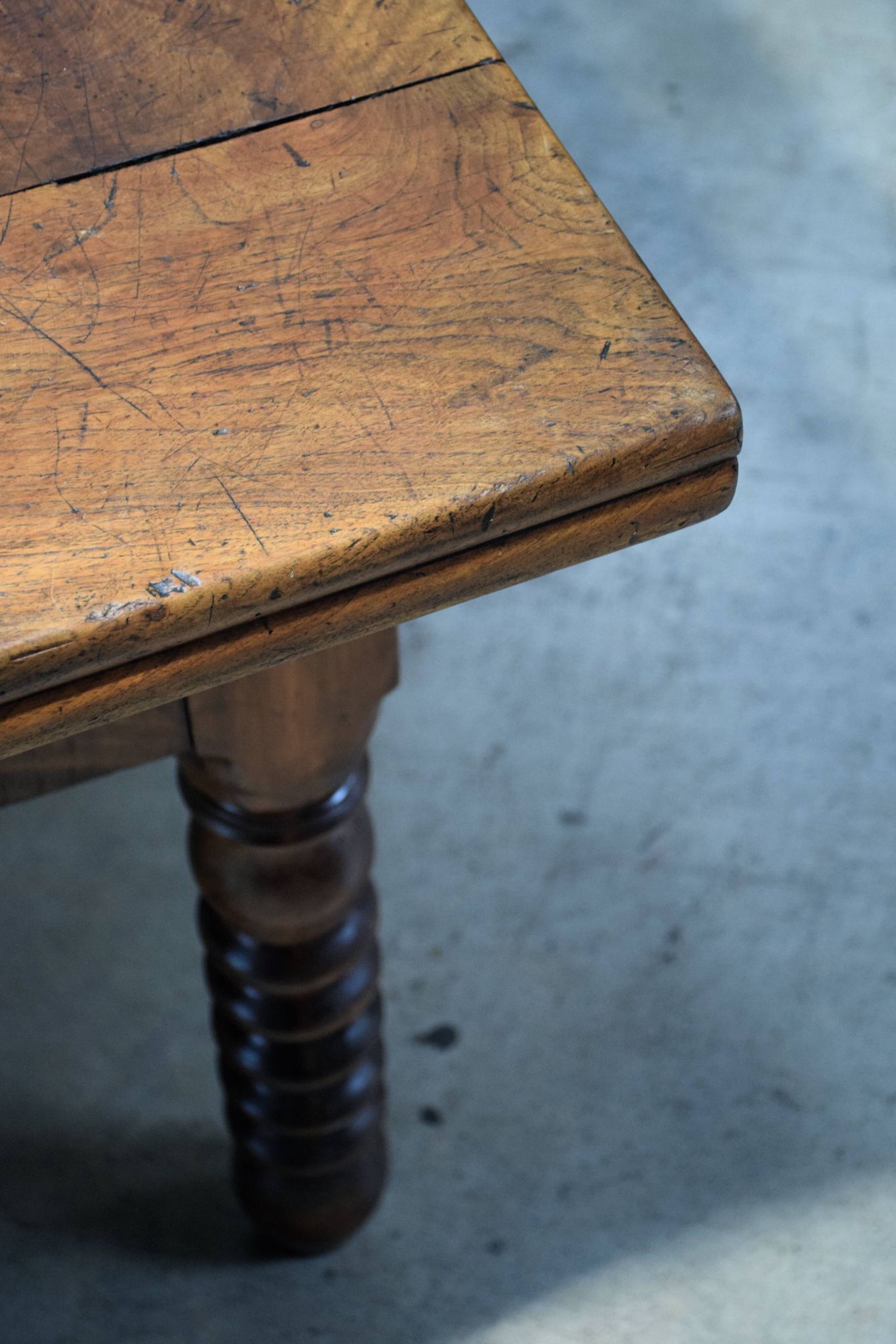 Passementier table with wooden drawers Walnut - France Lyon 1880'