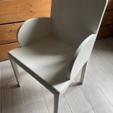 Chaise basse en bois blanc années 50
