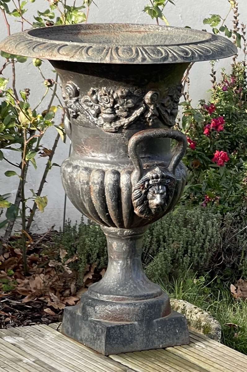 Pair of Medici cast-iron vases from the 1950s