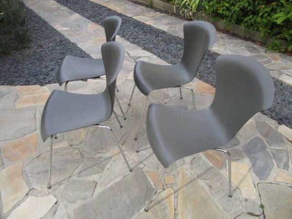 Lot de 4 chaises nihau grises par Magistretti pour Kartell - années 2000