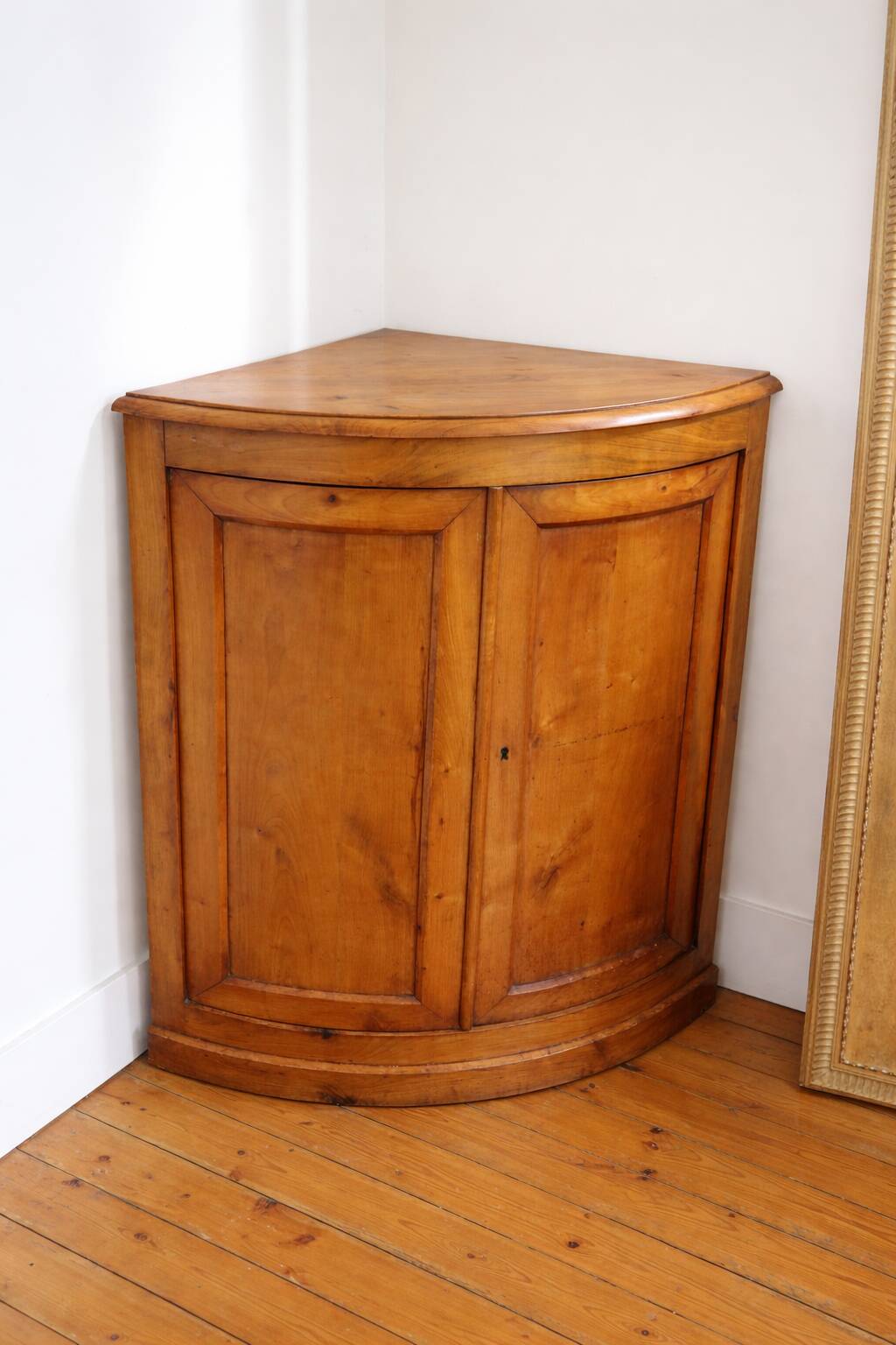 Corner unit in cherry wood