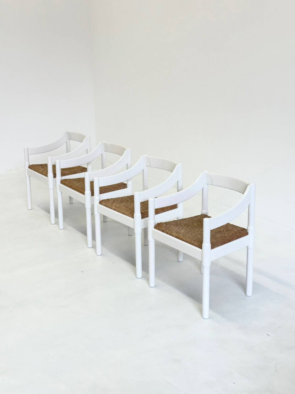 Ensemble de 4 chaises Carimate de Vico Magistretti