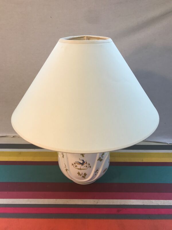 Ancienne lampe en céramique Moustiers et abat-jour blanc crème vintage