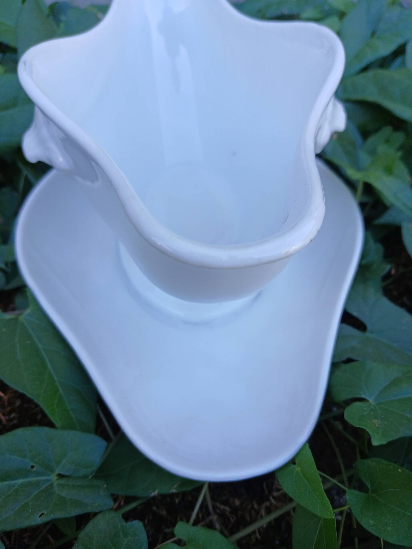Saucière en faïence blanche 