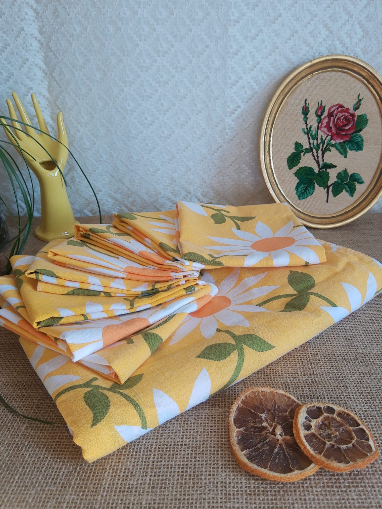 Set yellow tablecloth marguerite pattern and 8 vintage napkins
