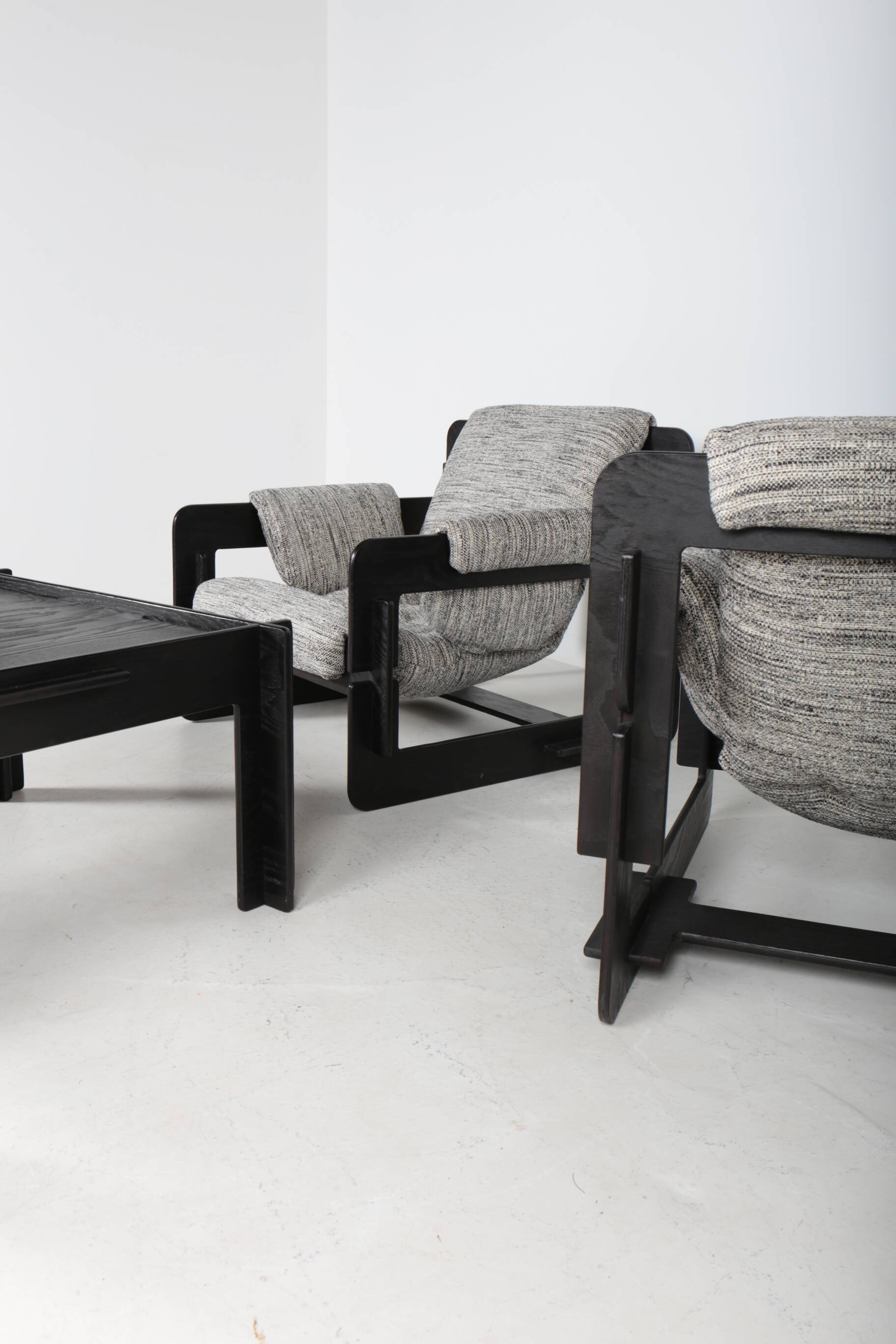 Pair of armchairs and coffee table Rover by Arne Jacobsen, 1968