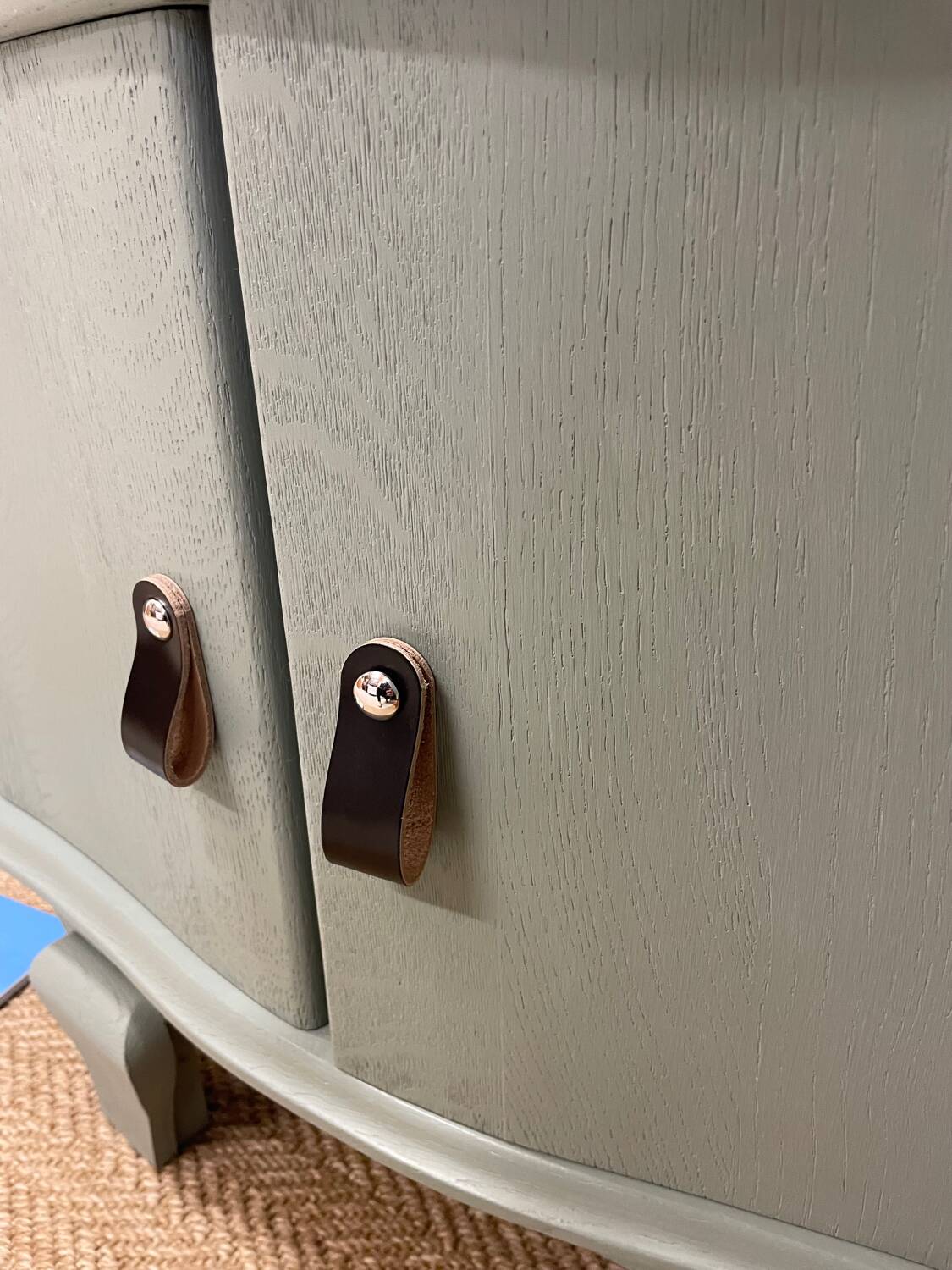 Chevet ou meuble d’appoint vert de gris