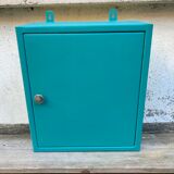 Metal medicine cabinet