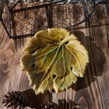 Empty yellow ceramic pocket in the shape of a leaf