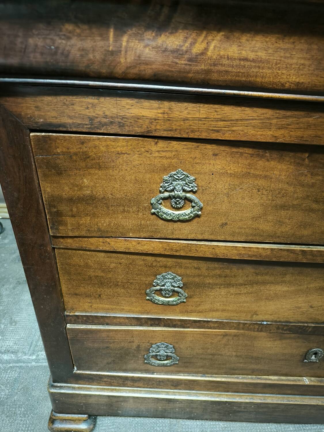 Louis Philippe period chest of drawers in solid walnut