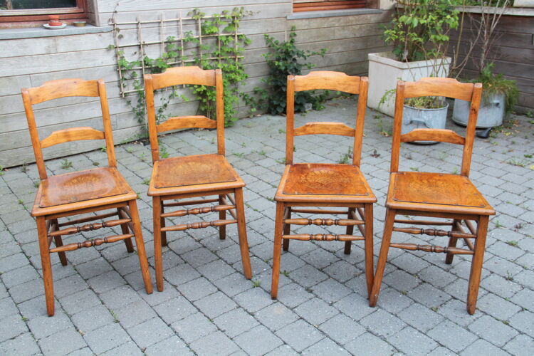 4 anciennes chaises bistro assises sérigraphiées