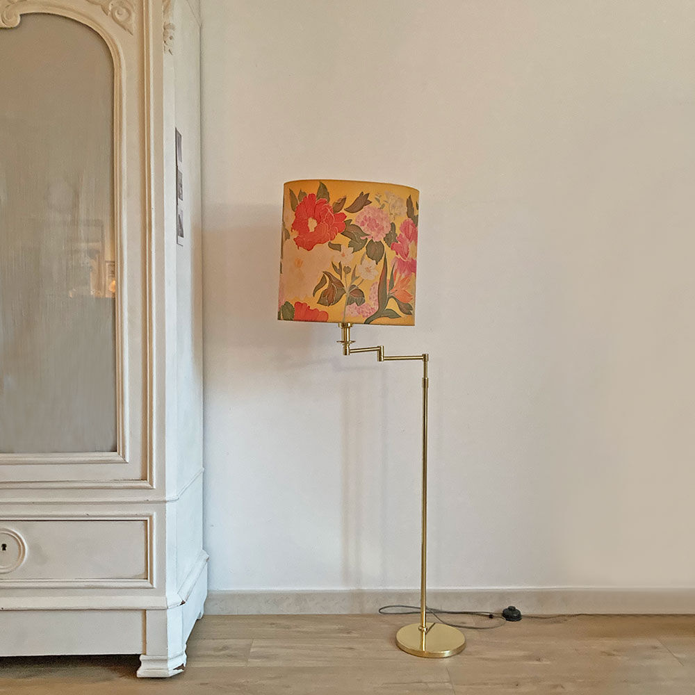 Brass e-reader floor lamp
