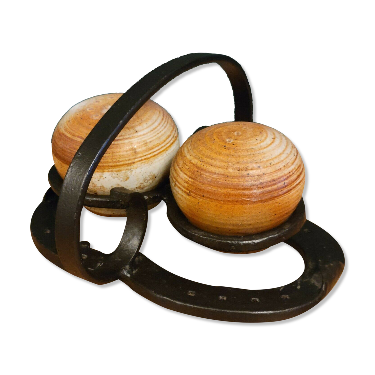 Grès du Marais - salt and pepper salt and pepper on horseshoe support