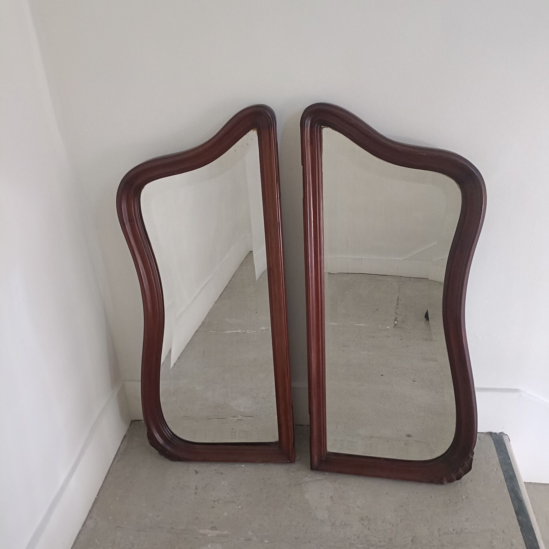 Bevelled mirror diptyque