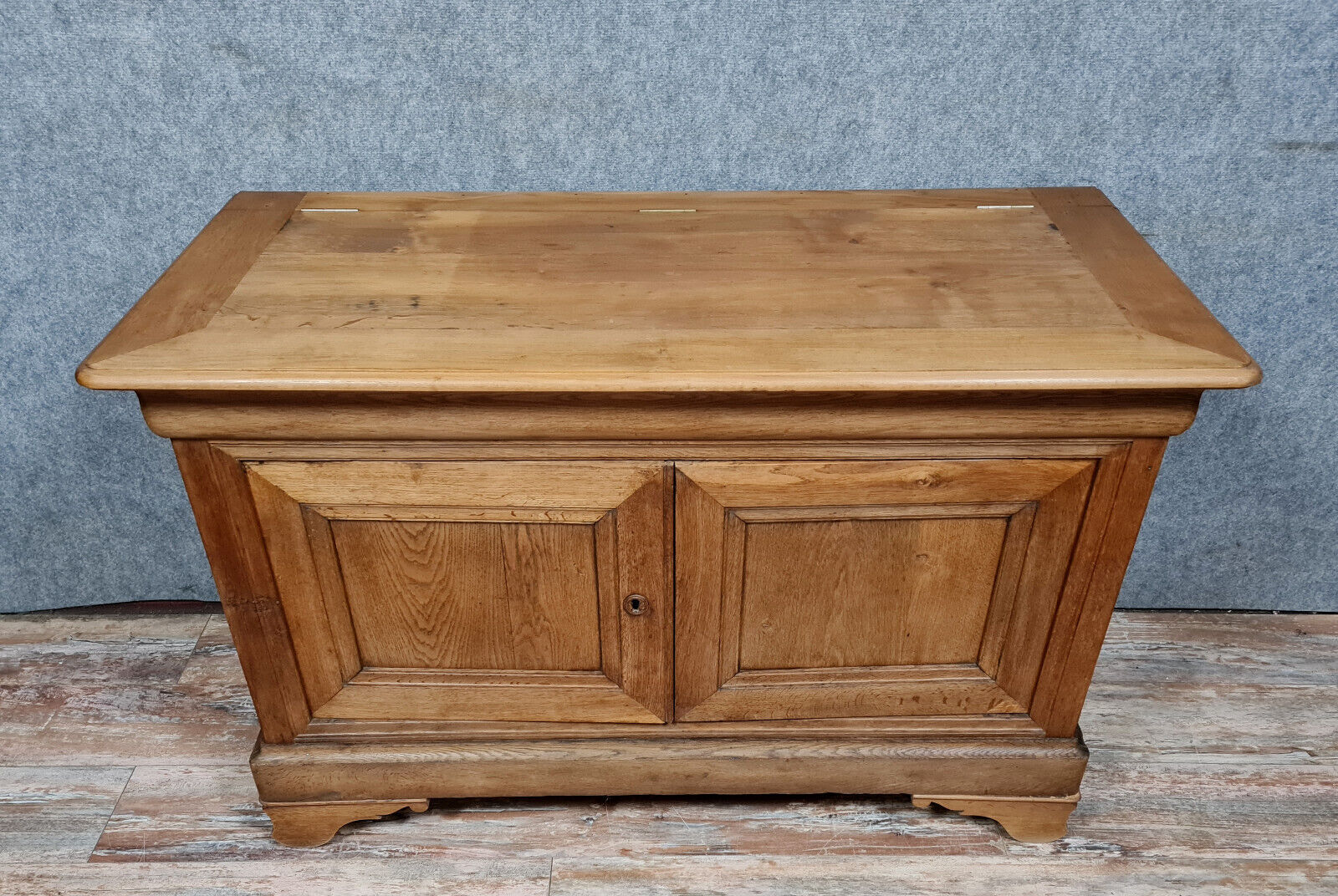 Maie pétrin Louis Philippe era in solid oak circa 1830